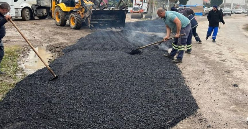 Yan yoldaki bozulma asfaltlama ile çözüldü