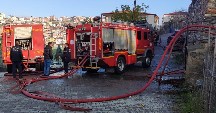 Depo, yangın sonrası kullanılamaz hale geldi