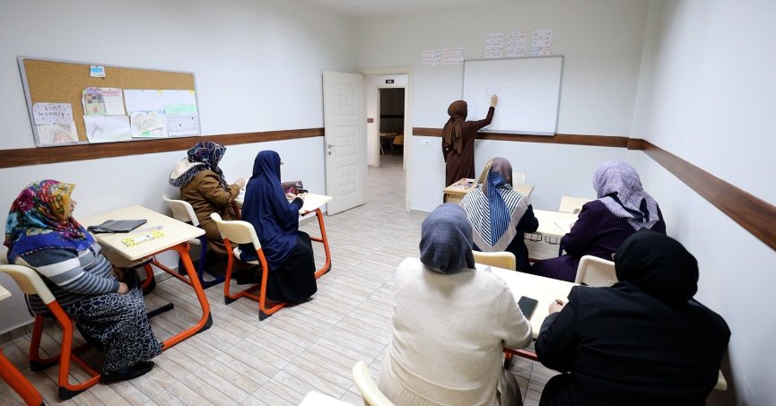 Okuma yazma kursu kadınlara umut oluyor