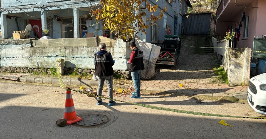 Göğsünden bıçaklanan kişi hayatını kaybetti
