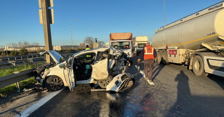 Panelvanla otomobil çarpıştı: 2 yaralı