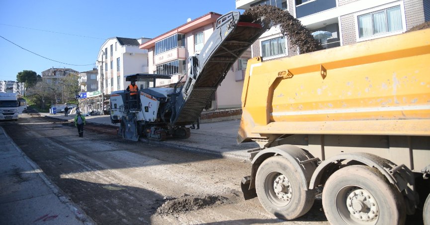 Yunus Emre Caddesi asfalta hazırlanıyor