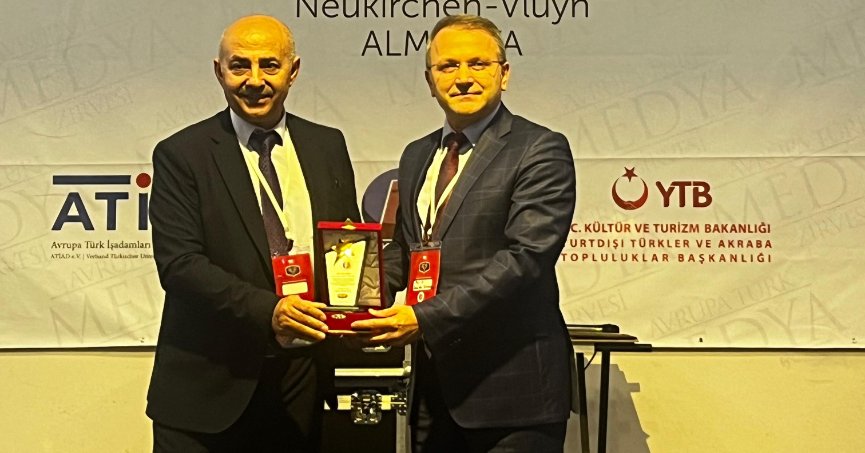 Almanya’daki zirvede KOÜ’ye büyük onur