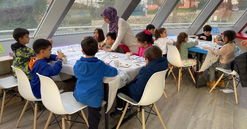 Filistinli arkadaşları için atölyeye girdiler