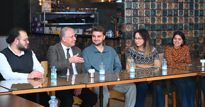 Rektör Cantürk, öğrencilerle buluştu