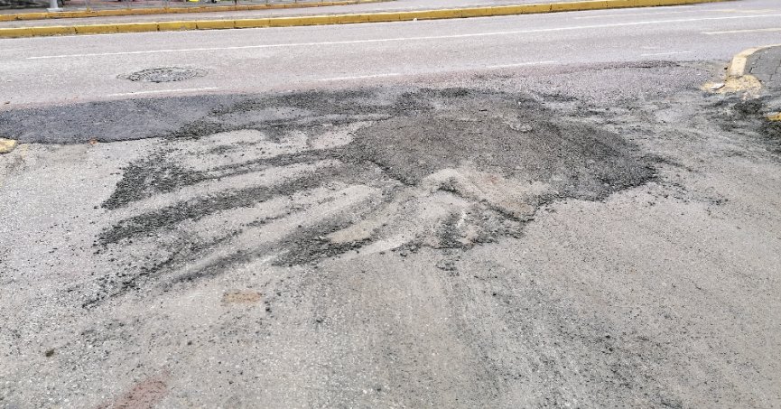 Cadde çıkışına yama gerekiyor