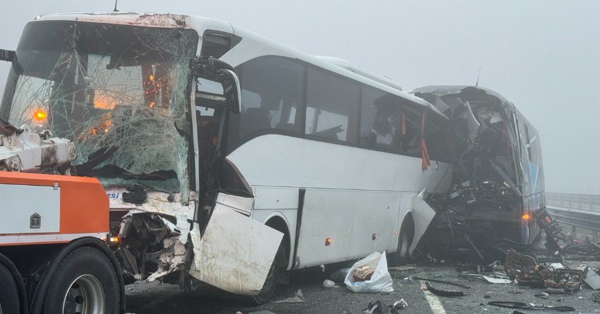 Zincirleme kazada 10 kişi öldü, 57 kişi yaralandı