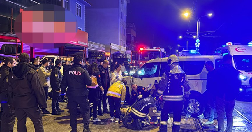 Hafif ticari araçla motosiklet çarpıştı: 2 yaralı