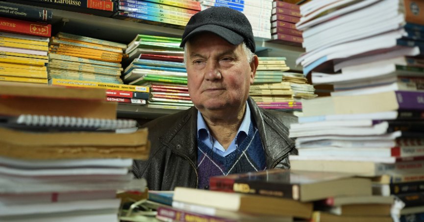 Öğretmenlik mesleğini yapamadı, sahaf oldu