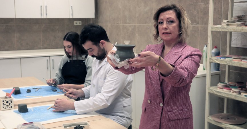 Dip çamuru seramik objelere dönüşüyor