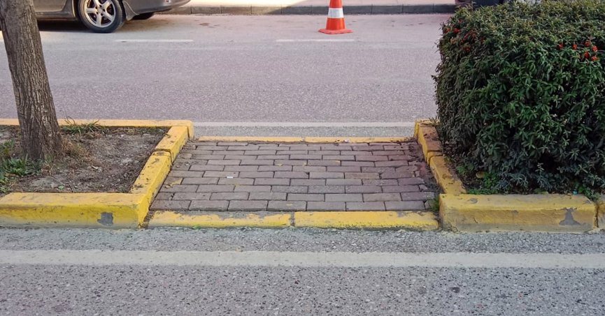 Orta refüjde yaya yollarına bakım yapıldı