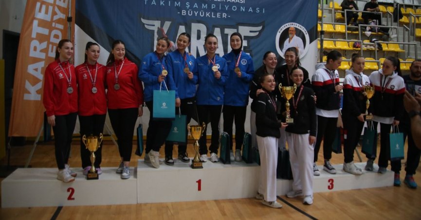 Kağıtspor yine zirvede