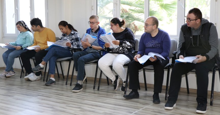 Özel öğrenciler sahnede yeteneklerini sergiliyor