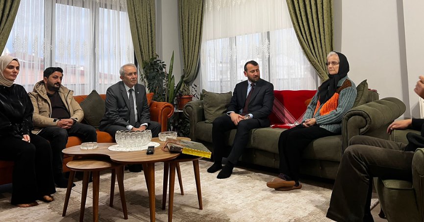 Aynacı, ilk ziyaretini şehit ailesine yaptı