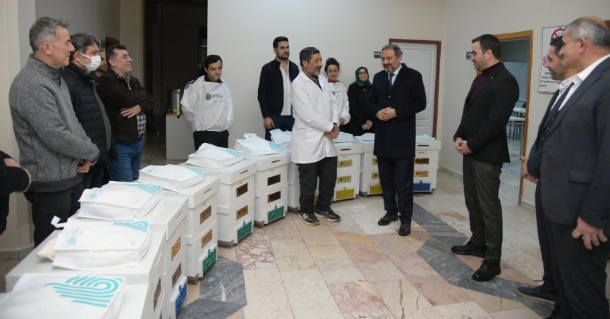 Başiskele Belediyesi’nden arıcılara malzeme desteği