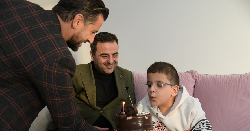 Başkan Özlü’den doğum günü sürprizi