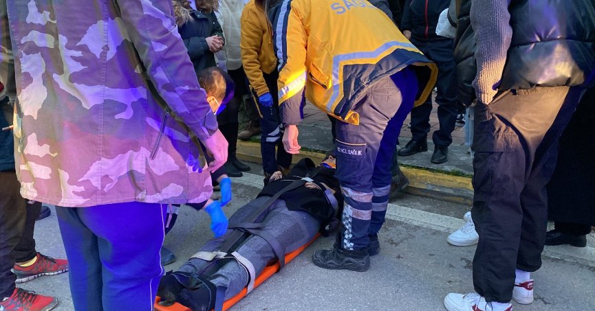 Otomobilin çarptığı kadın yaralandı