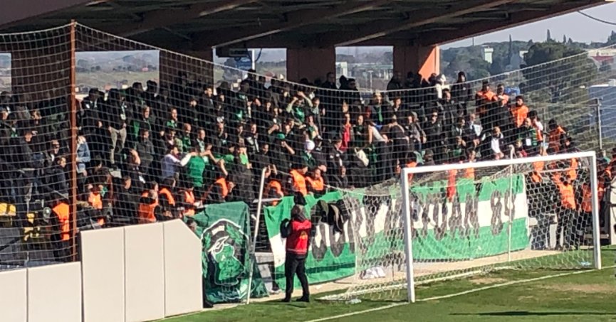 Taraftarlar takımlarını bağrına bastı