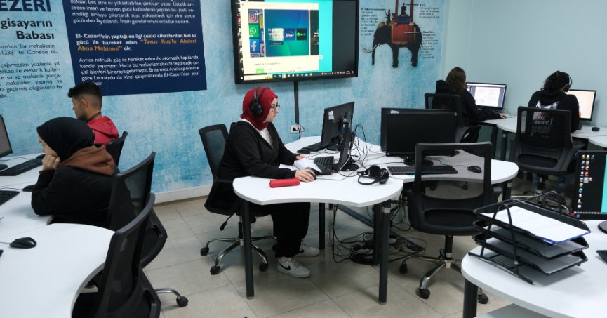 Akademi Liseler 12 bin öğrenciye kucak açtı