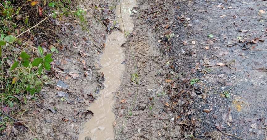 Tıkalı su kanallarında temizlik çalışması