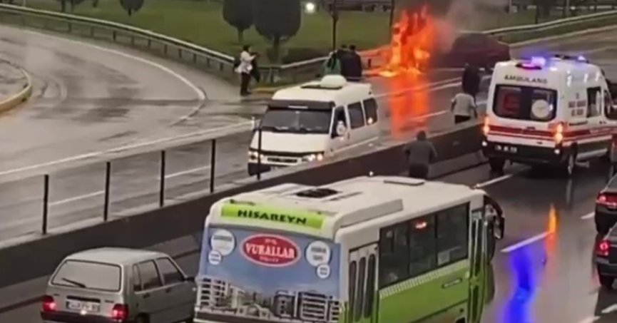 Bariyere çarpan otomobil alev topuna döndü