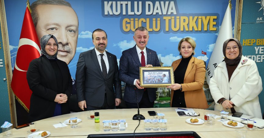 Büyükakın, gençlere ve kadınlara konuk oldu