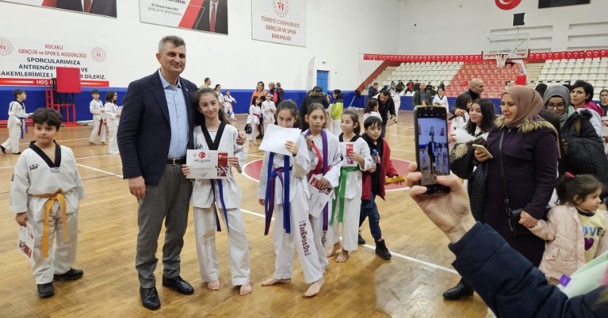 Gölcüklü sporcular kuşak atladı