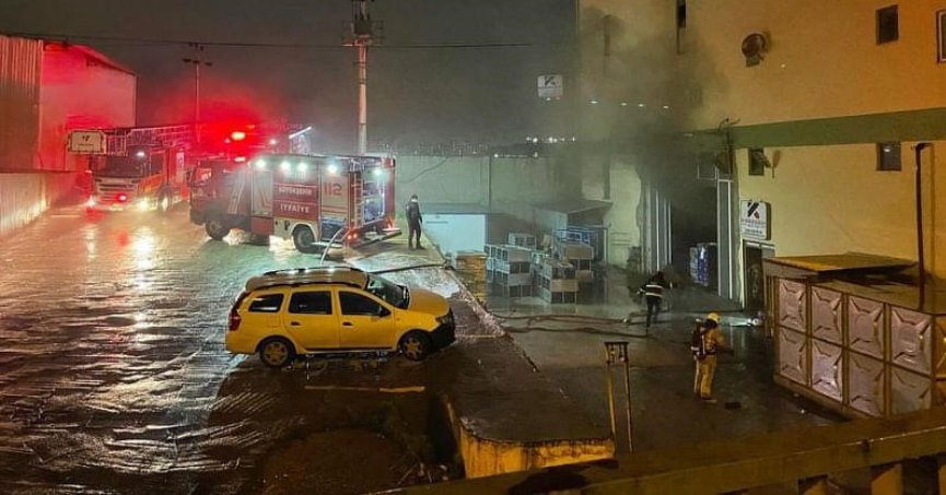 Boya fabrikasında yangın