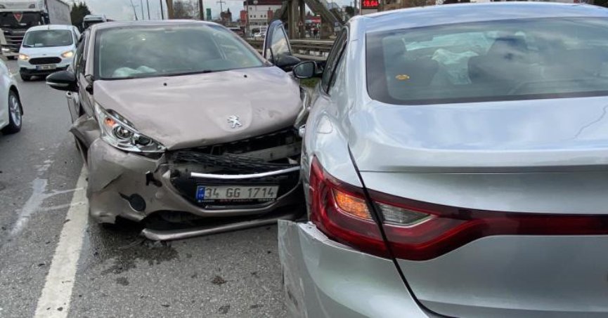 3 araç birbirine girdi: 1 yaralı