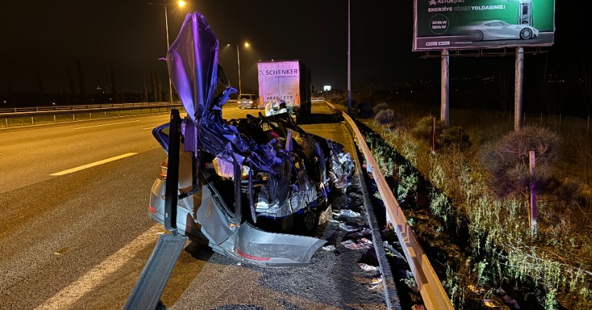 Polislerin içinde bulunduğu araç tıra çarptı: 1 ölü, 2 yaralı