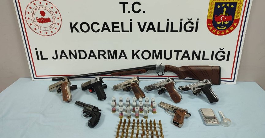 Jandarmadan Gölcük’te kaçak silah operasyonu