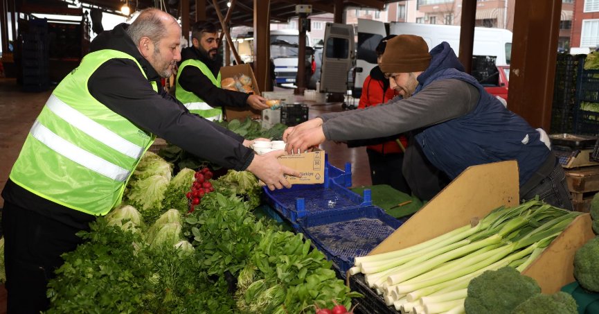 Başiskele’de pazarcıya sıcak sabah çorbası