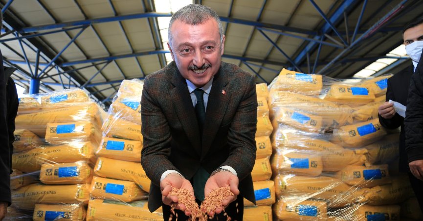 Büyükşehir’den çiftçilere tohum ve gübre desteği