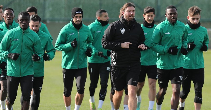 Üç puan için çalışıyoruz