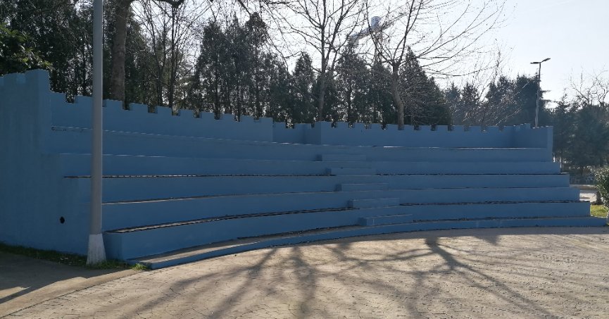 Amfi tiyatronun boyası yenilendi