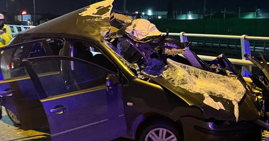 Otomobil tıra çarptı: 2 yaralı