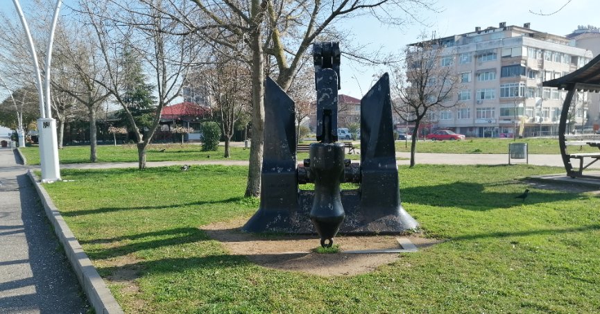 Sahildeki çıpaya bilgi yazısı konulmalı