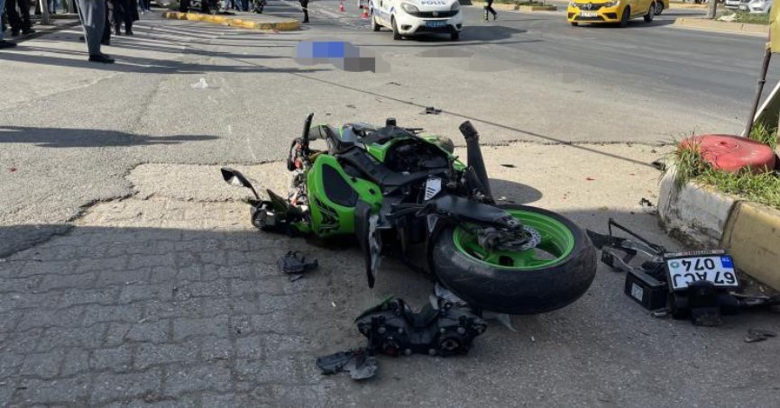 Motosikletin çarptığı yaya öldü, sürücü ağır yaralandı