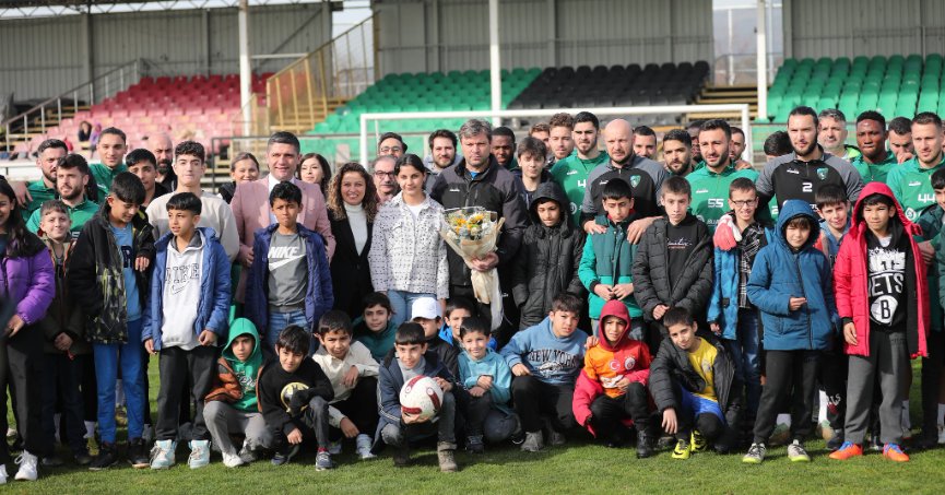 Minik taraftarlardan özel ziyaret 