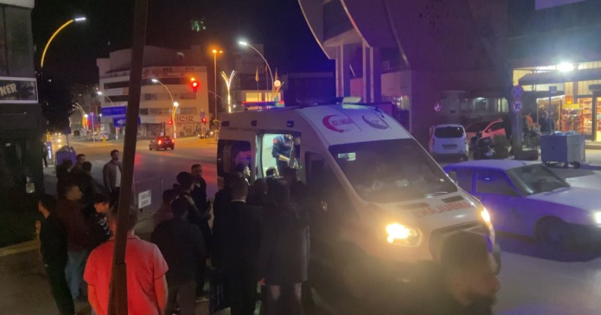 İki grup arasında bıçaklı kavga: 3 yaralı