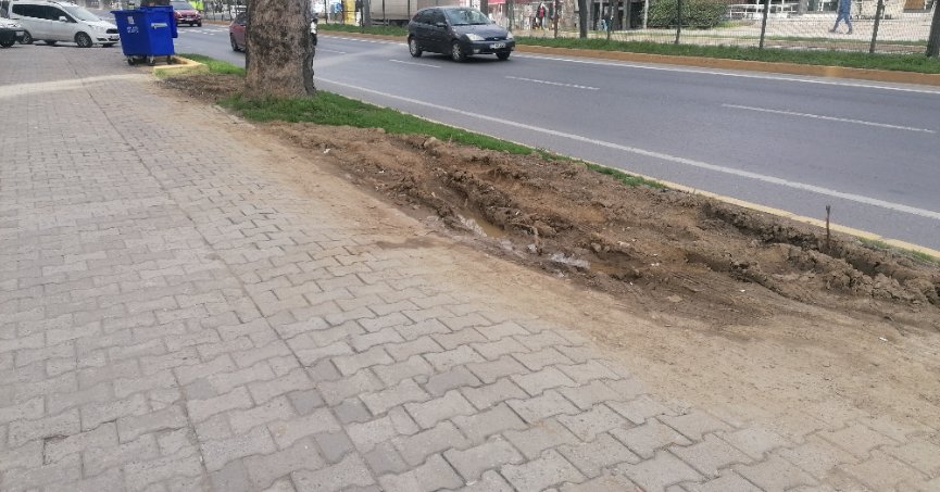 Durak yanındaki alana bakım gerekli