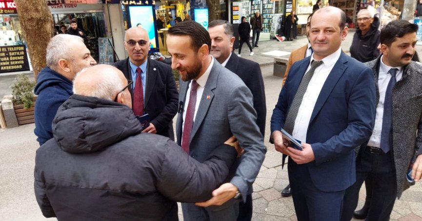 ‘Gölcük’ü yeniden ayağa kaldırmalıyız’