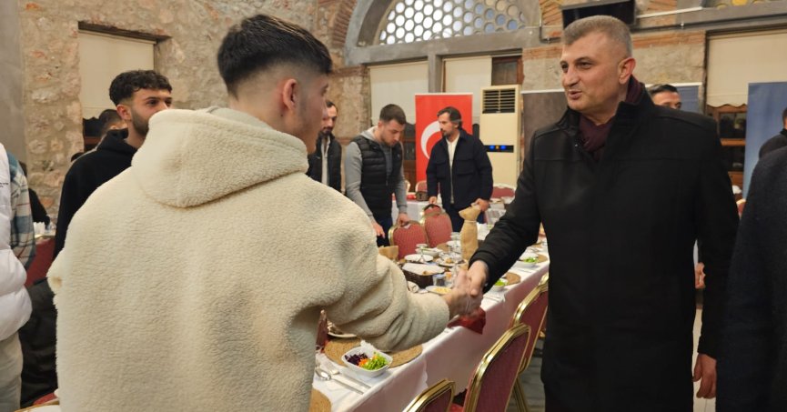 Sezer, gençlerden destek sözü aldı