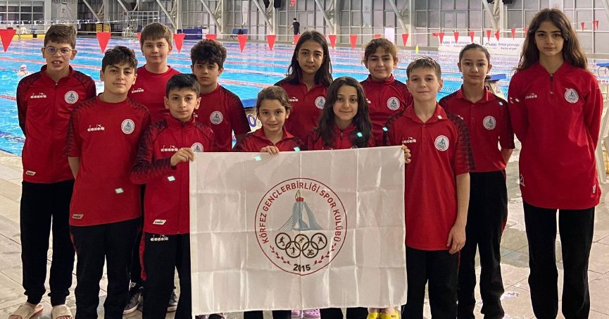 Körfezli yüzücüler başarılı oldu