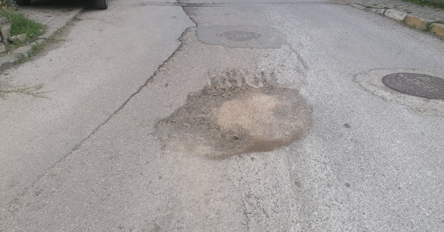 Asfalt yama ile sorun giderildi