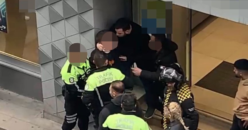 Tehdit ettiği polise tekme attı