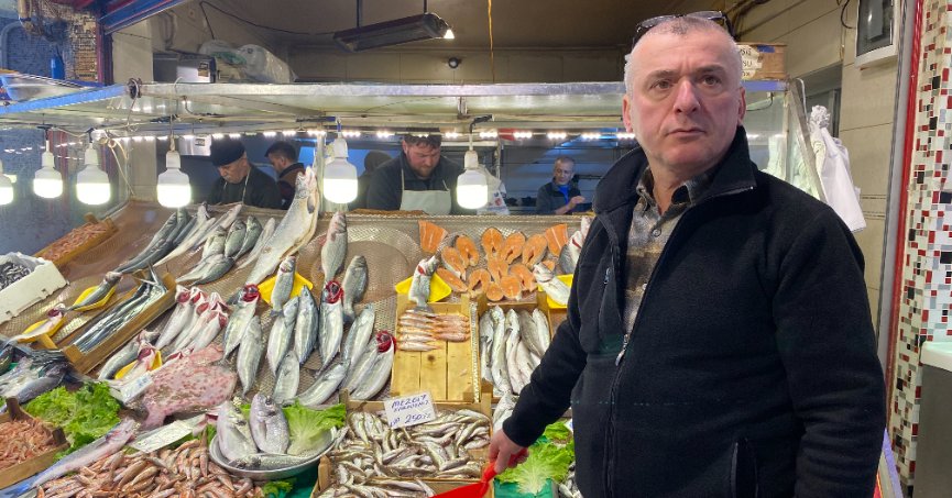 Tezgahlarda balık bol çeşit fazla