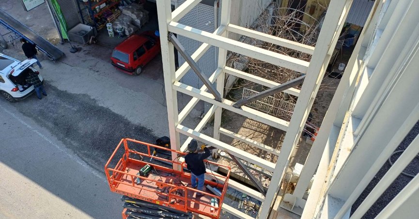 D-100’deki üstgeçitte imalatlar yapılıyor