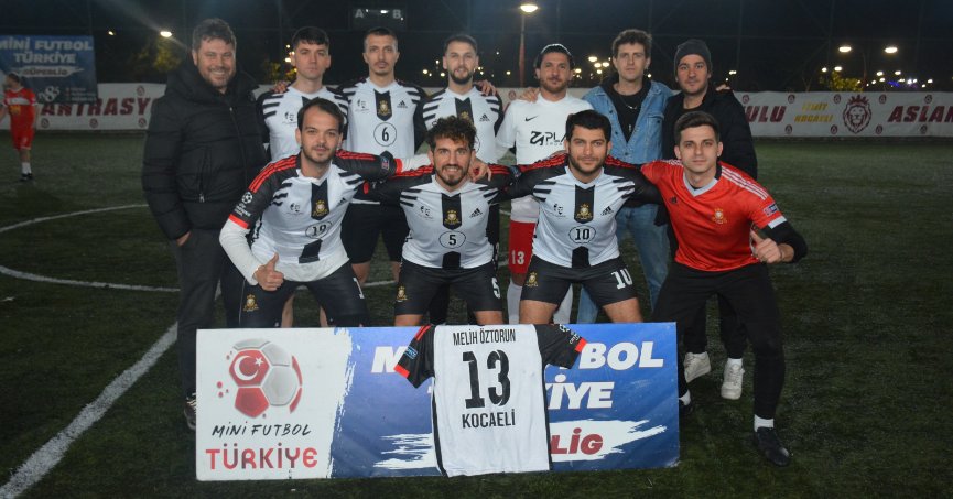 Mini Futbol Turnuvası'nda heyecan sürüyor