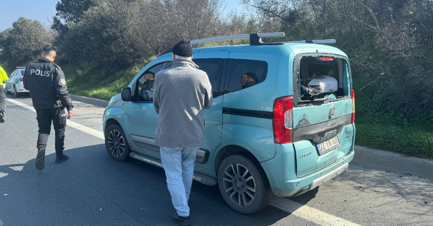 Otoyolda 3 aracın karıştığı kazada 9 yaralı